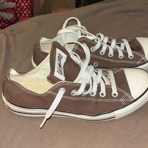 Brown converse🤎